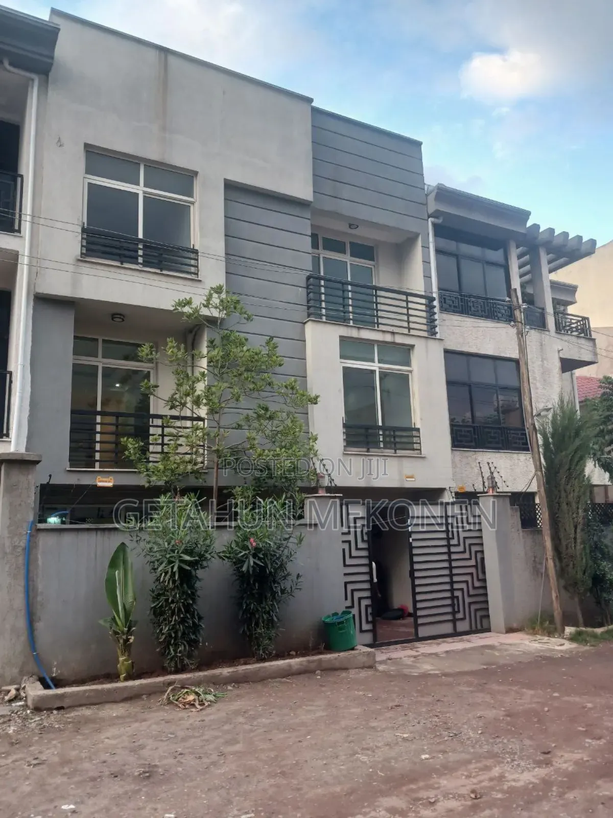 አስቸኳይ ሽያጭ አያት 105 ካሬ ኮምፓውንድ ውስጥ ድጅታል ካርታ ዋጋ 23 Million