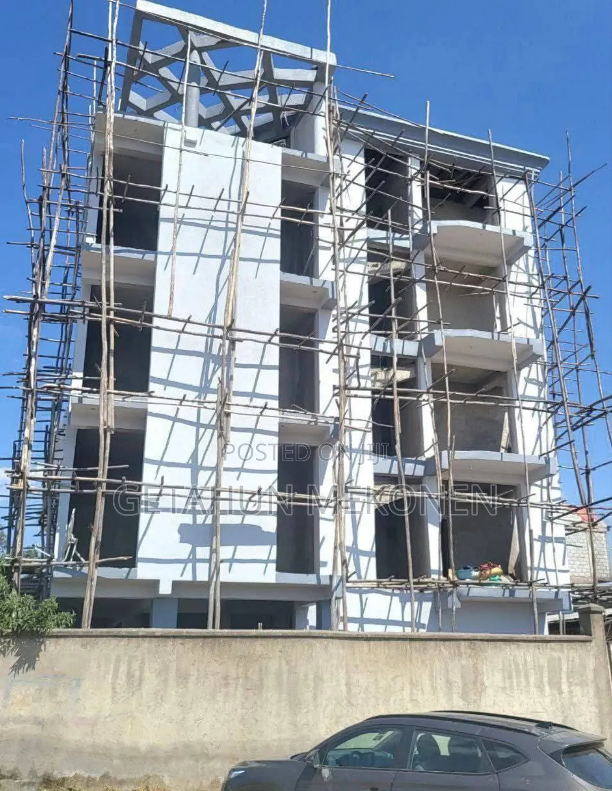 አስቸኳይ የሚሸጥ ባንክ ያለበት G+4 
ውስን ፊኒሽንግ የቀረው 
ተጨማሪ ሰርቪስ ቤት ያለው