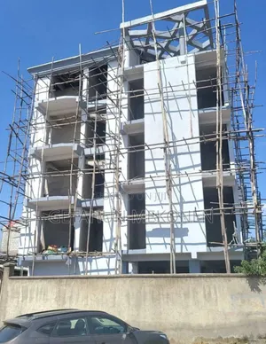 አስቸኳይ የሚሸጥ ባንክ ያለበት G+4 
ውስን ፊኒሽንግ የቀረው 
ተጨማሪ ሰርቪስ ቤት ያለው