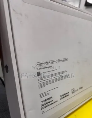 Photo - New Laptop Apple MacBook Air 2024 M3 13-Inch 16GB Apple M4 SSD 256GB