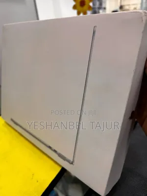 New Laptop Apple MacBook Air 2024 M3 13-Inch 16GB Apple M4 SSD 256GB