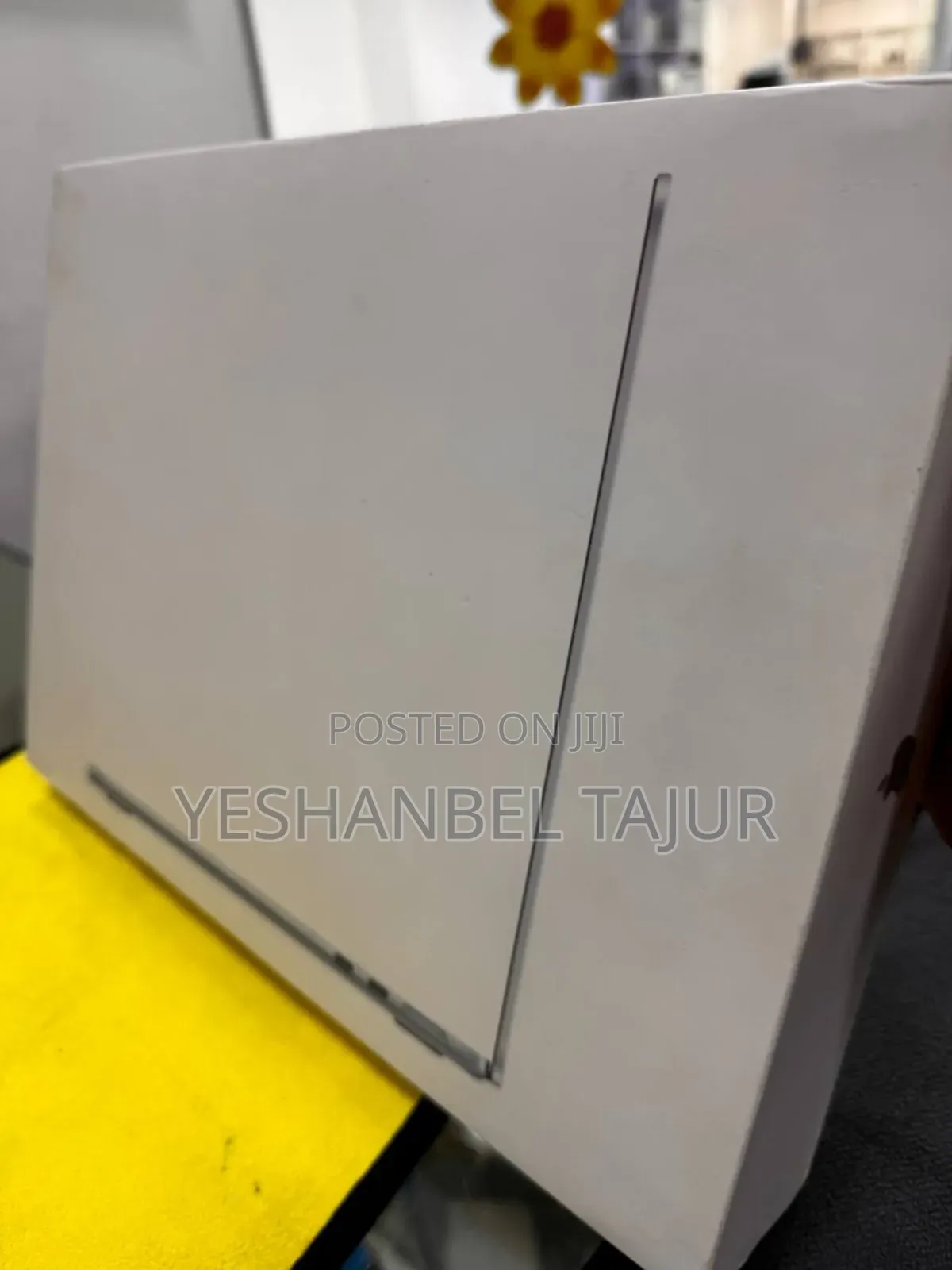 New Laptop Apple MacBook Air 2024 M3 13-Inch 16GB Apple M4 SSD 256GB