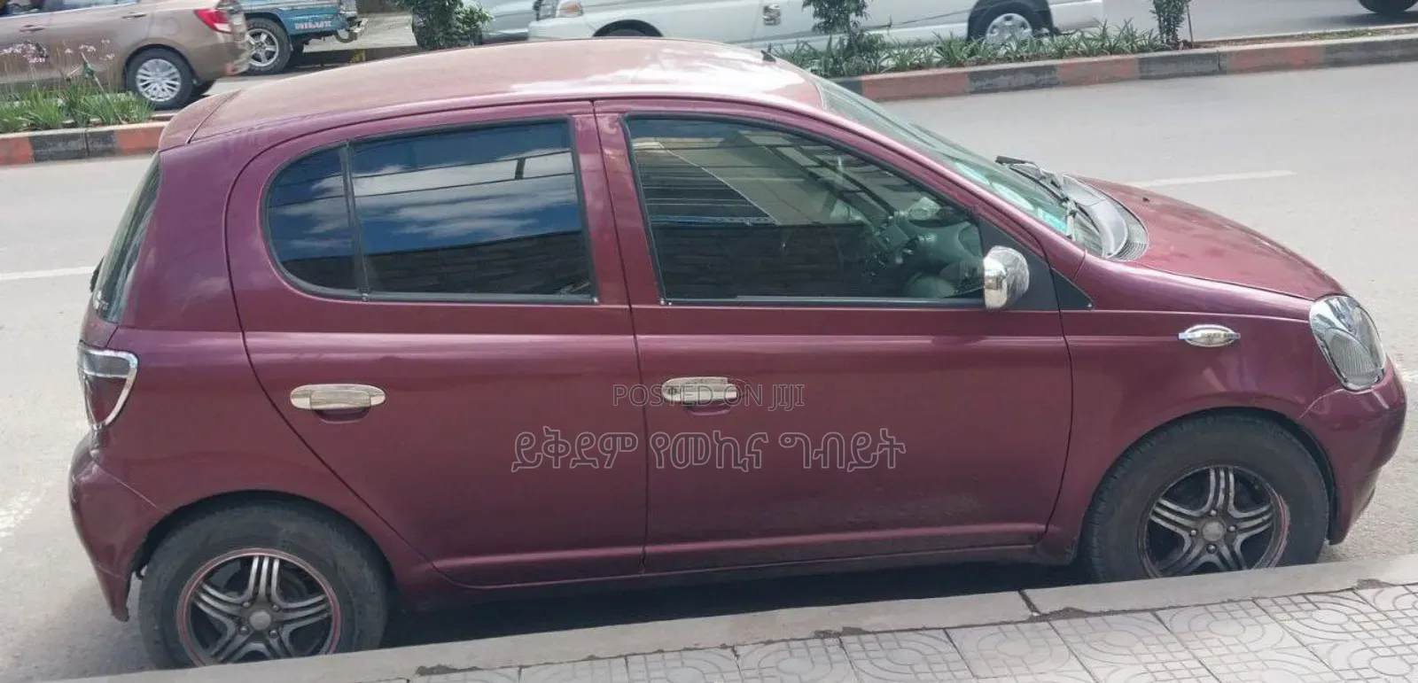 Toyota Vitz 2000 Burgundy