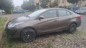 Toyota Yaris 2020 Purple