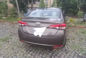 Toyota Yaris 2020 Purple