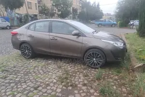 Toyota Yaris 2020 Purple