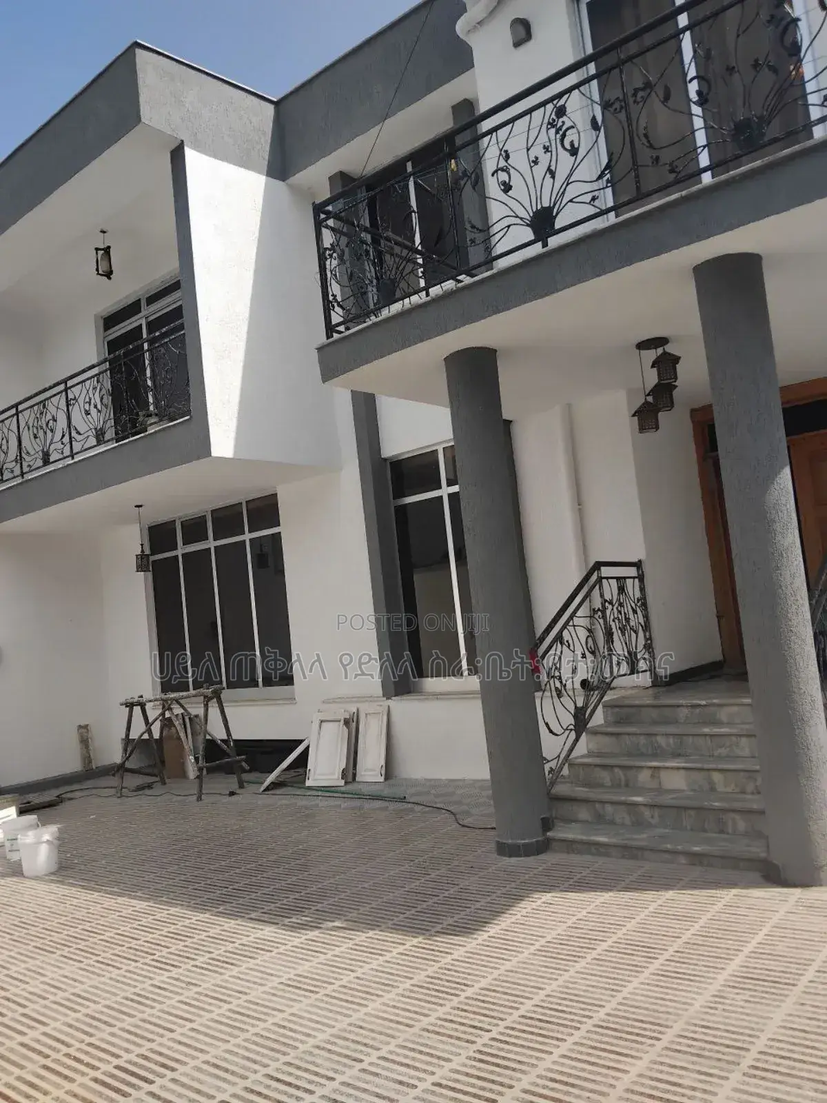 Furnished 6bdrm Townhouse/Terrace in አያት አካባቢ ኮሚፋውንድ ግብ, Yeka for sale