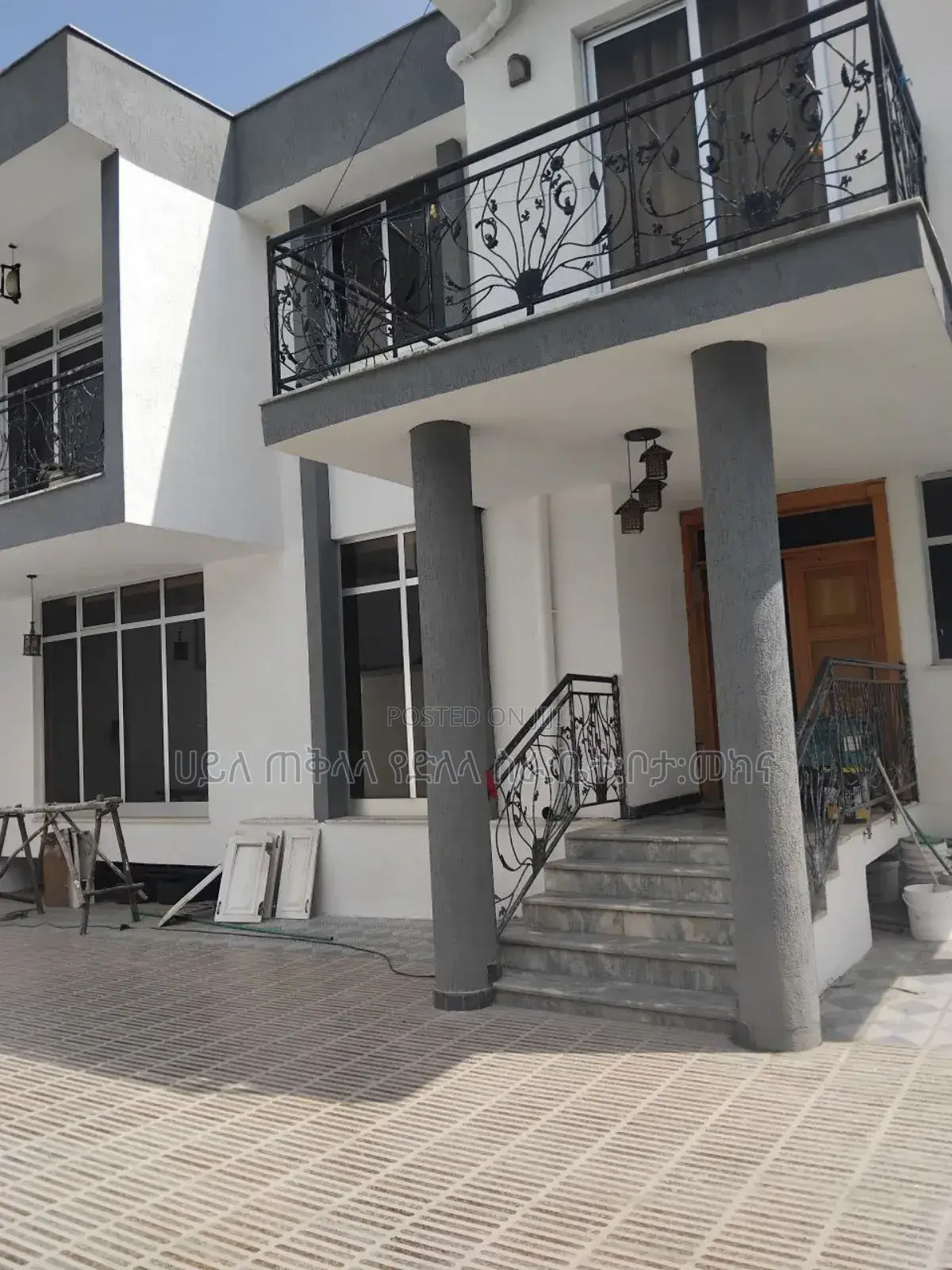 Furnished 6bdrm Townhouse/Terrace in አያት አካባቢ ኮሚፋውንድ ግብ, Yeka for sale