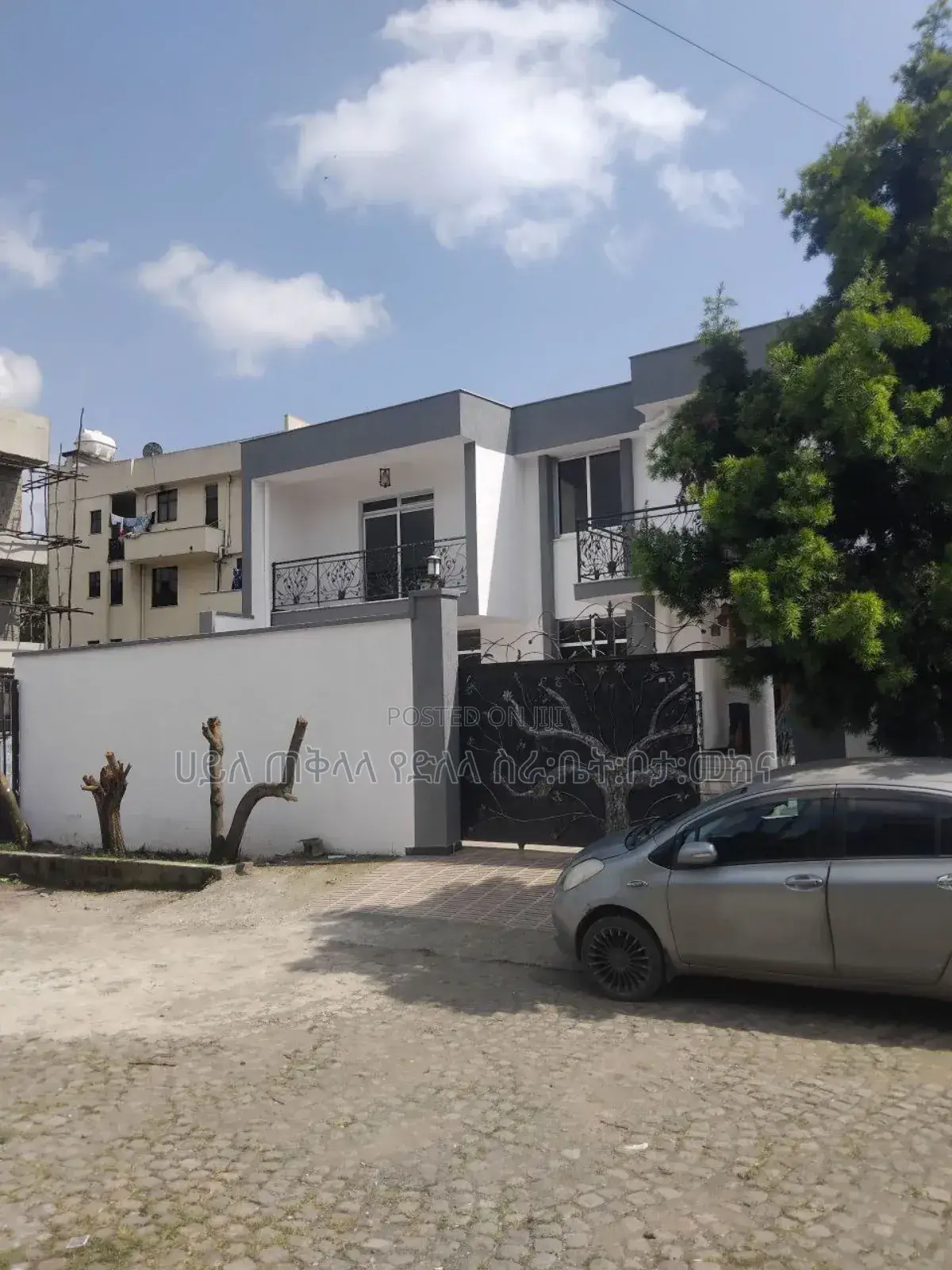 Furnished 6bdrm Townhouse/Terrace in አያት አካባቢ ኮሚፋውንድ ግብ, Yeka for sale