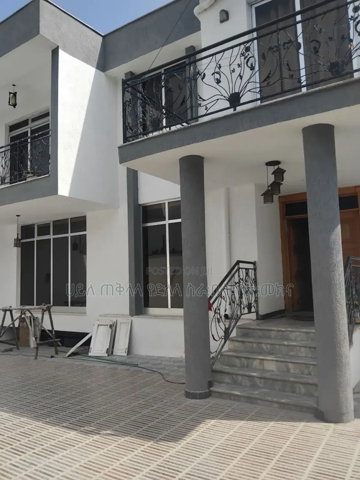 Furnished 6bdrm Townhouse/Terrace in አያት አካባቢ ኮሚፋውንድ ግብ, Yeka for sale