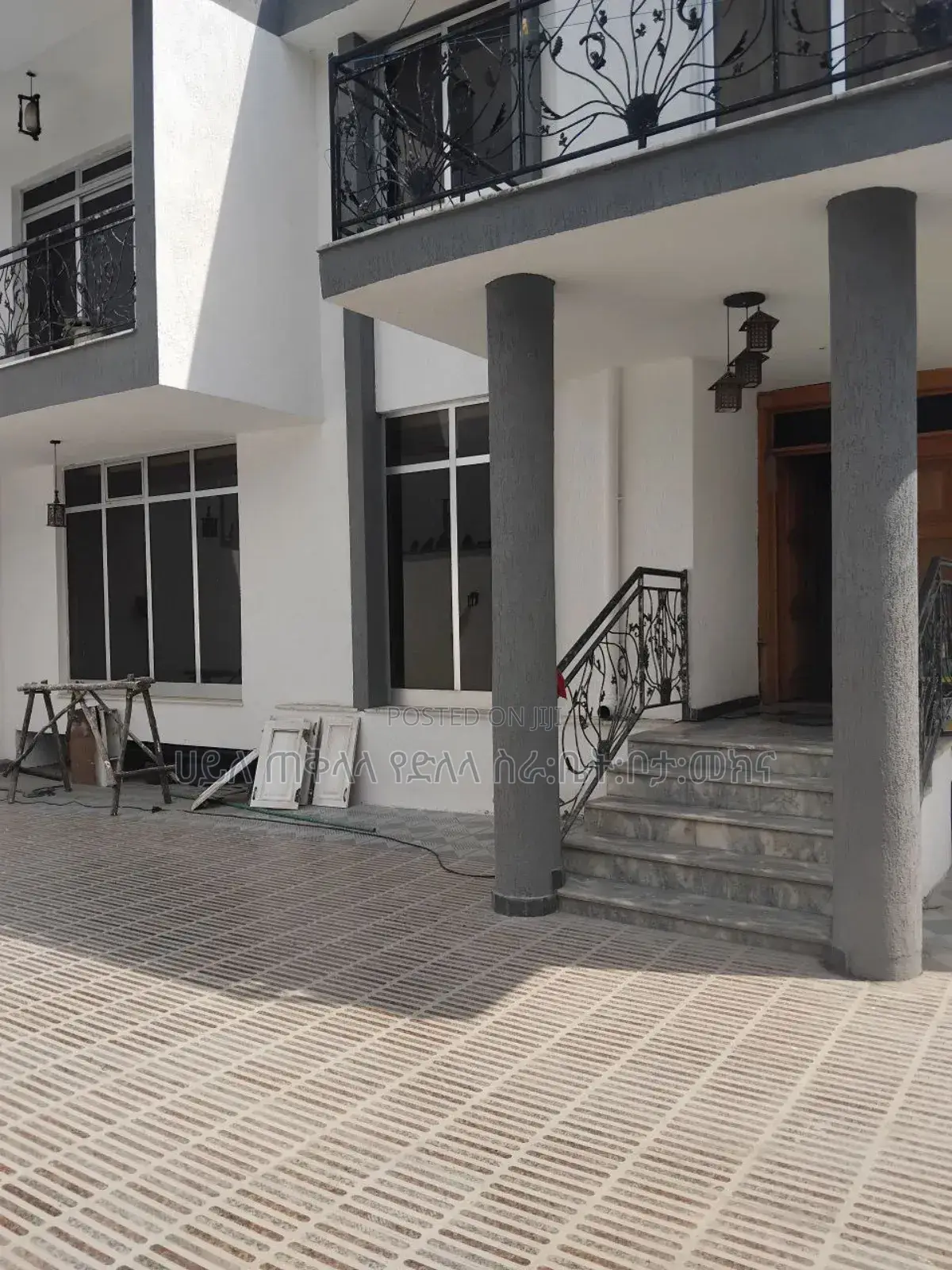 Furnished 6bdrm Townhouse/Terrace in አያት አካባቢ ኮሚፋውንድ ግብ, Yeka for sale