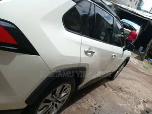 Toyota RAV4 2020 White