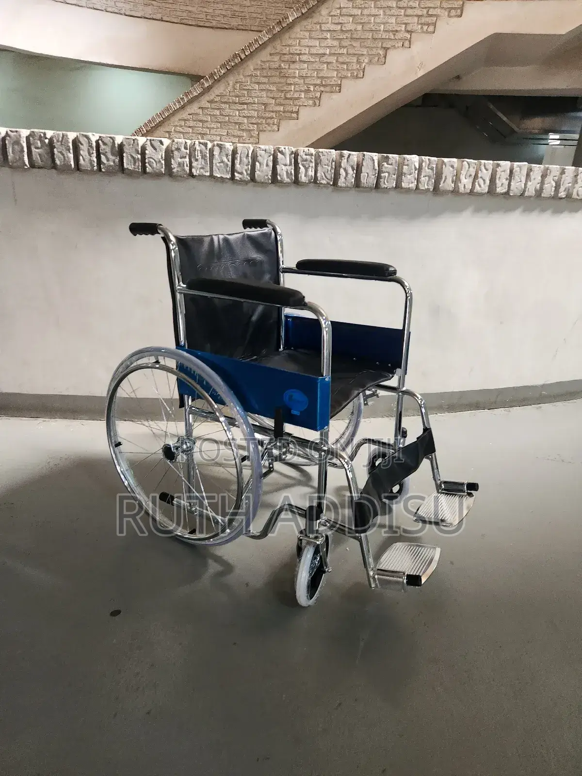 Foldable Medical Wheelchair使得almunium Wheelchair建立wheelchair New