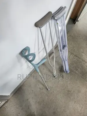 Photo - Axillary Bilateral Crutches奢求two Side Support Axillary Crutches New