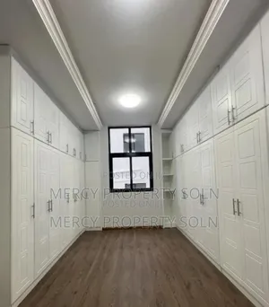 8bdrm House in Bole for sale