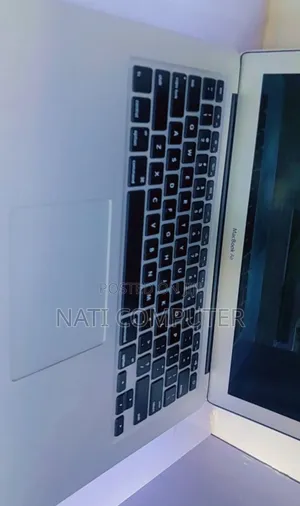 New Laptop Apple MacBook Pro 2017 8GB Intel Core I5 SSD 256GB