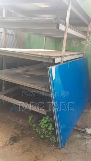 በተለያዩ አይነት Thickness Stianless Steel Sheets