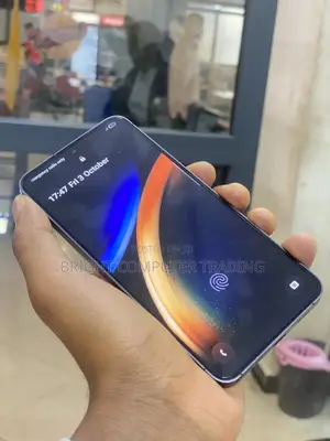 Photo - Samsung Galaxy S24 256 GB Gray