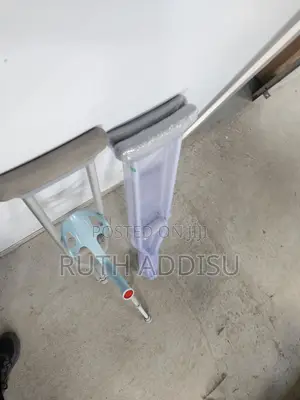 Photo - Crutches Axillary延伸medical Almunium Crutches晁啊crutches New Crutches