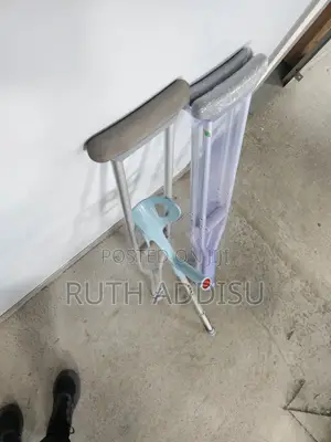 Packed and Laminated Axillary Bilateral Crutches鳵我crutches映你crutches