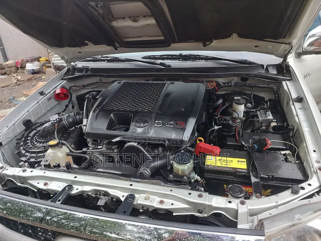 Toyota Hilux 2.5 D-4D 4X4 SRX 2010 Gold