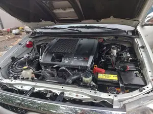 Toyota Hilux 2.5 D-4D 4X4 SRX 2010 Gold