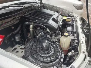 Toyota Hilux 2.5 D-4D 4X4 SRX 2010 Gold