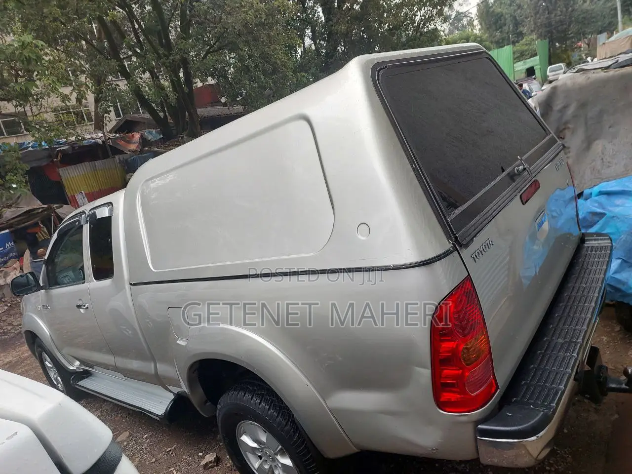 Toyota Hilux 2.5 D-4D 4X4 SRX 2010 Gold