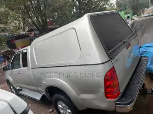 Toyota Hilux 2.5 D-4D 4X4 SRX 2010 Gold