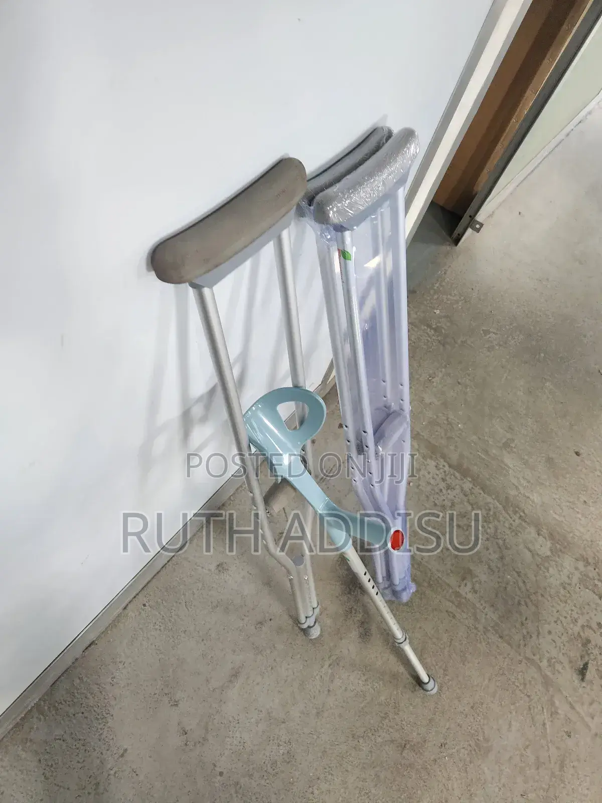 Axillary Bilateral Crutches胺曾axillary Bilateral Crutches旯好crutches New