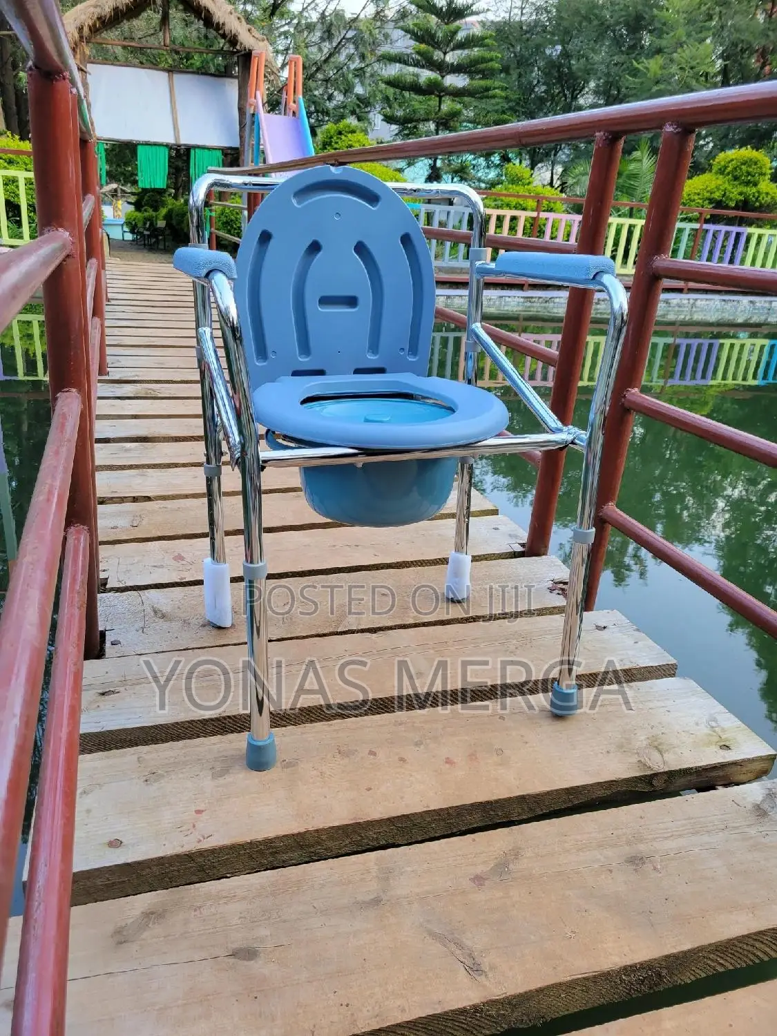 Toilet Chair巽፱potty Chair, 3-in-1 Bedside平兜easy to Move and Clean