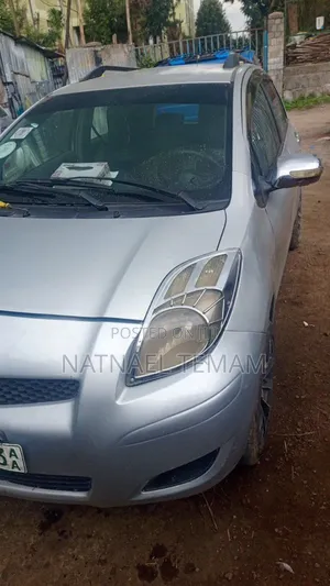 Photo - Toyota Yaris 2009 Silver