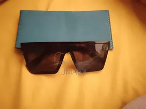 Photo - Black Glasses