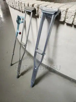 Photo - Crutches Axillary Bilateral Crutches考生medical Axillary Crutches New