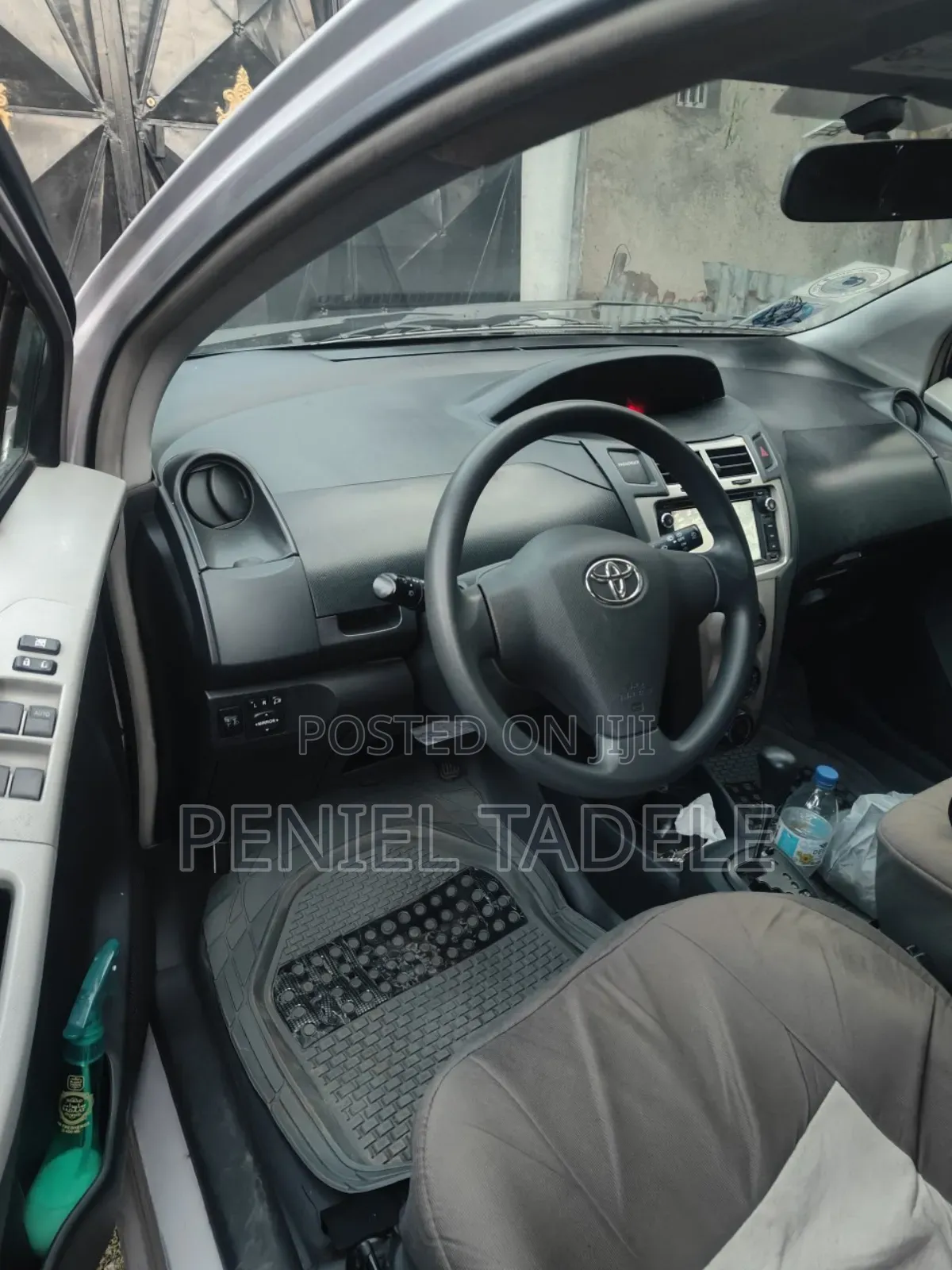 Toyota Yaris Base Hatchback 3dr 2010 Silver