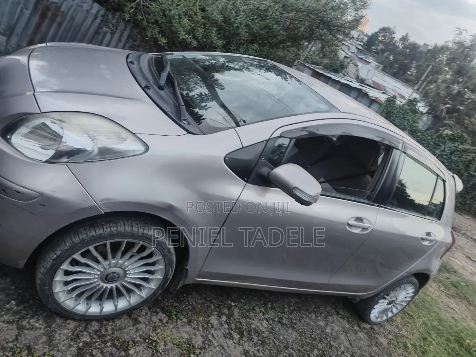 Toyota Yaris Base Hatchback 3dr 2010 Silver