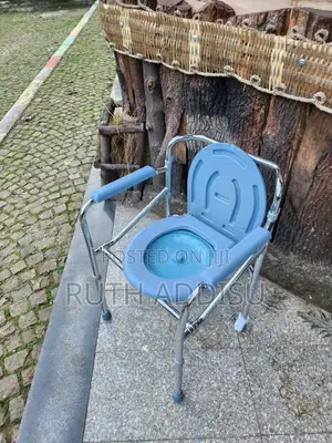 Shower and Commode Popo Chair鳵了toilet Chair管轄commode Chair New