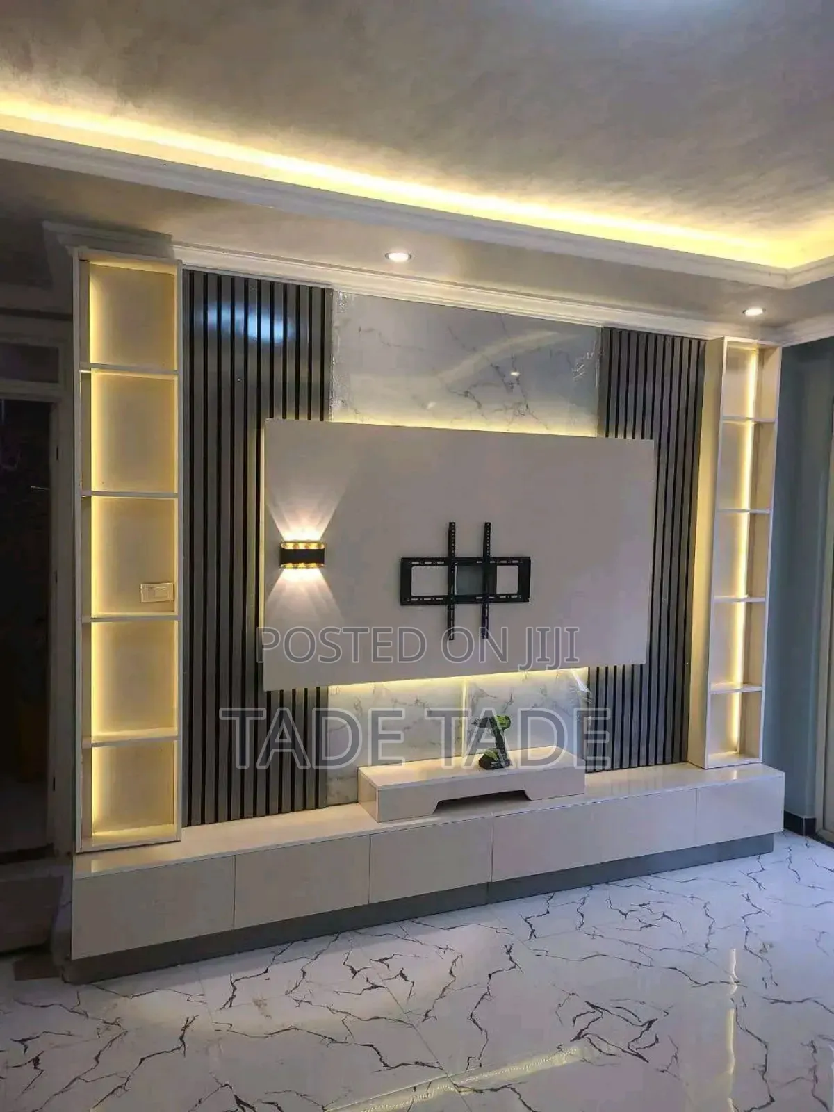 ውብ እና ማራኪ ቲቪ ስታንዶች