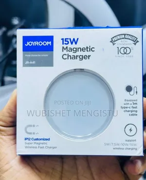 Photo - Super Magnetic Wireless Fast Charger