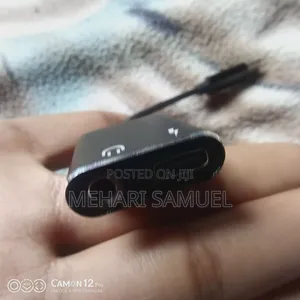 Photo - Usb-C to 3.5mm Headphone Jack Charge Dongle