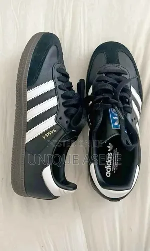 Photo - Adidas
Samba Adv Sneakers