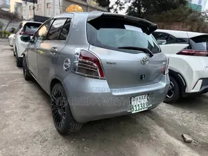 Photo - Toyota Yaris 1.0 Eco 2007 Gray