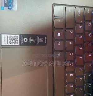 New Laptop Lenovo Yoga 7i 12GB Intel Core I7 SSD 512GB