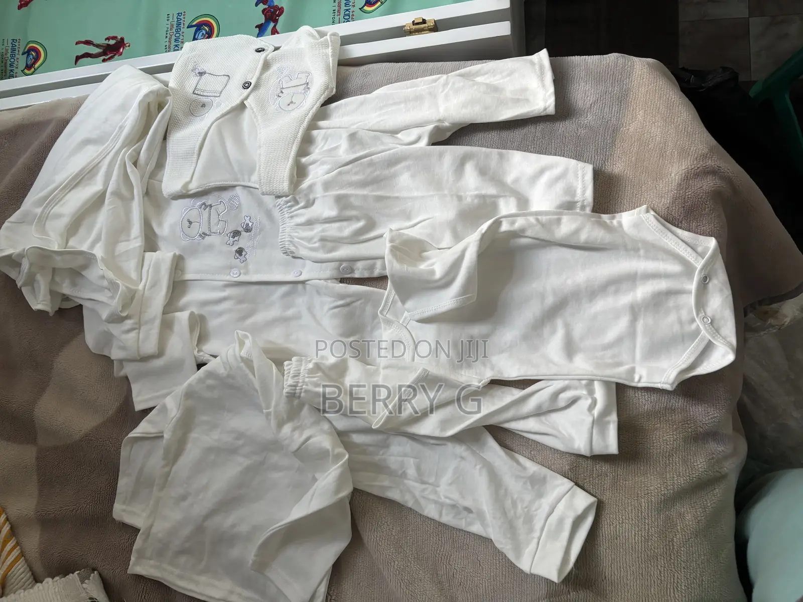 የአራስ ሙሉ ልብስ