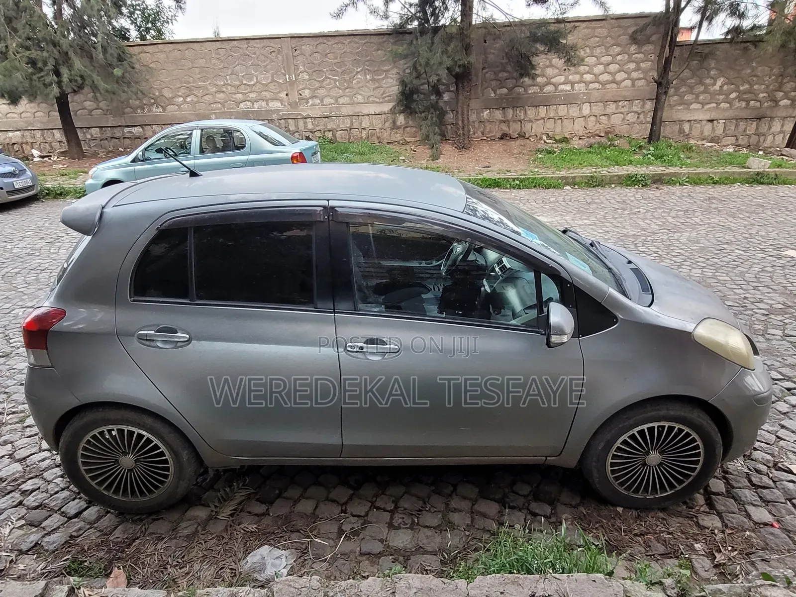 Toyota Yaris Base Sedan 4dr 2010 Gray