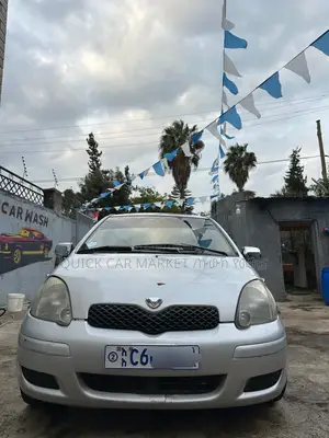 Photo - Toyota Vitz 1.0 FWD 3dr 2004 Silver