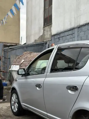 Toyota Vitz 1.0 FWD 3dr 2004 Silver