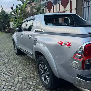 Toyota Hilux 2019 Silver