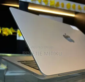 New Laptop Apple MacBook Air 2022 M2 8GB SSD 256GB