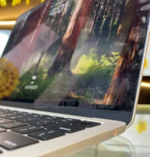 New Laptop Apple MacBook Air 2022 M2 8GB SSD 256GB